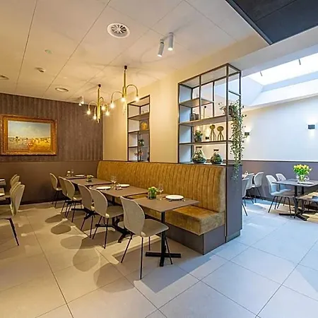 Sabot D'or מלון